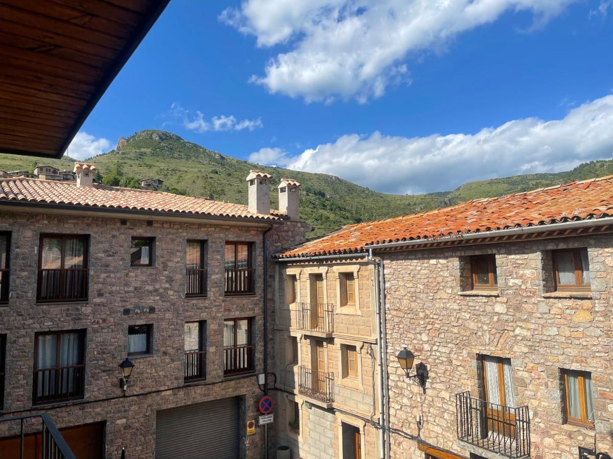 Fonda Peremiquel Otel Castellar De N'Hug Dış mekan fotoğraf